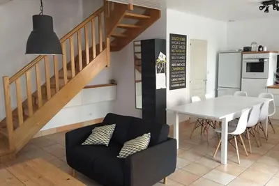 Image de Maison bord de mer, à 20 mètres de la plage, et vue sur mer à l'étage.