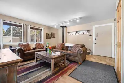 Image de Rmr: Condo 2 chambres rénové avec décor occidental! Activités gratuites incluses!