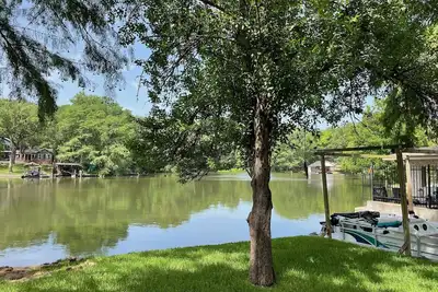 Image de Lakehouse on Lake Austin! Gorgeous Views! New hot\/cold tub on patio deck!