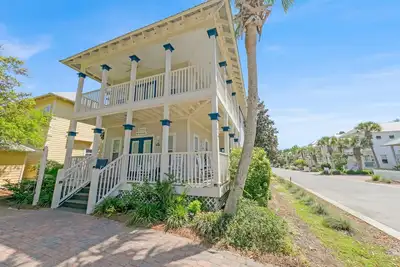 Image de 10 couchages, 2 piscines, golf gratuit, beaucoup de porches!
