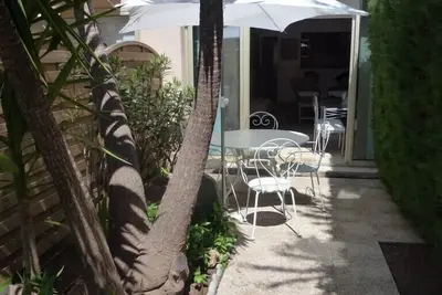 Image de Superbe  2 Pieces, de standing, avec jardin privatif et proche mer. . . !