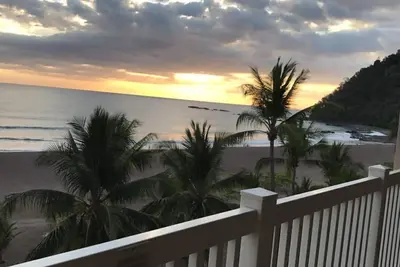 Une vue imprenable sur Amazing Oceanfront Condo à côté de Crocs!