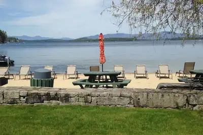 Image de Condo confortable avec vue magnifique sur le lac Winni. Deux minutes Ă pied du concert.