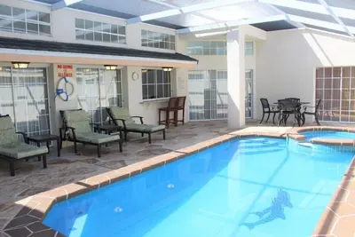 Image de 3 chambres 3 salles de bains piscine et spa maison villa à gated community Lindfields Reserve près de Disney, Orlando en Floride