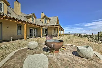 Image de Epic Mountain Estate w / Views - Au sud de Santa Fe!