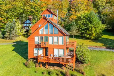 Image de Profitez des vues panoramiques de cette adorable cabane dans les arbres! Bain Ă remous avec vue!