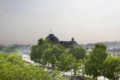 Image de Luxueux sur le Champ de Mars, vues Eiffel et Ecole Militaire, balcons, Air C