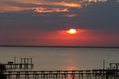 Image de Magnifique condo au bord de l'eau avec des vues spectaculaires et d'excellents tarifs!