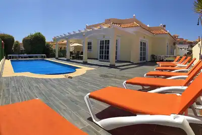 Image de Villa de golf privée de luxe avec Bbc, Itv, C4, etc Wii et table de billard en ardoise.