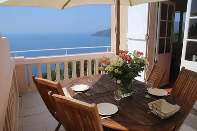 Image de Appartement T3 75m², 2 terrasses avec accès direct aux calanques, Wifi, parking privatif