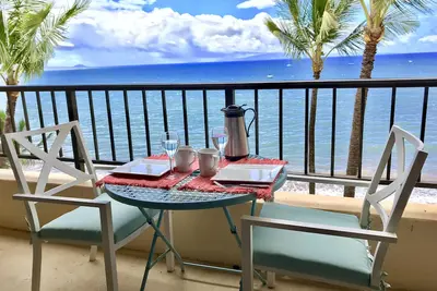 Image de Oceanfront Sugar Beach Resort Penthouse rénové - Vues imprenables sur l'océan!