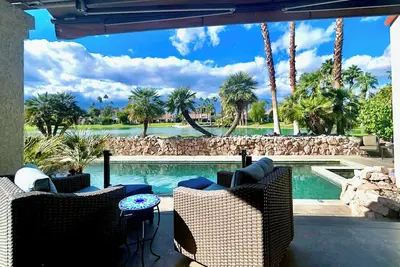 Image de Retraite Sur Le Lac: 2 lg Chambres principales avec salle de bains, piscine privée, bains à remous ~ une propriété Greenday!