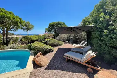 Image de Villa avec 5 chambres, Piscine, Climatisation, Plage, Pour toute la famille, Wifi illimité