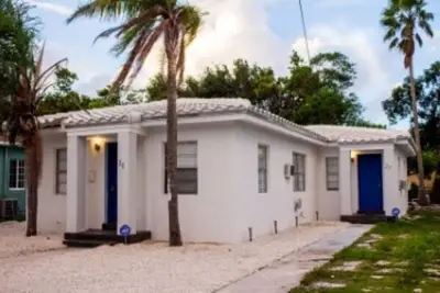 Image de Le meilleur duplex Art House à Miami. Backyad énorme \/ Patio. Super prix! !