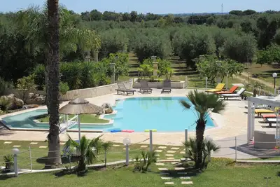 Image de Tenuta Placella dans une oliveraie avec piscine privée. 5 km de la plage de sable