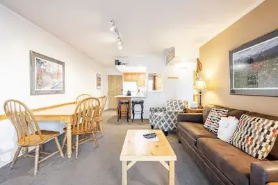 Image de Meilleur emplacement et valeur au centre-ville de Breck sur la ligne de bus! Alpenrose 1bed / 1bath