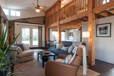 Image de 12 South Loft - Maison d'hôtes paisible et privée dans un emplacement parfait!