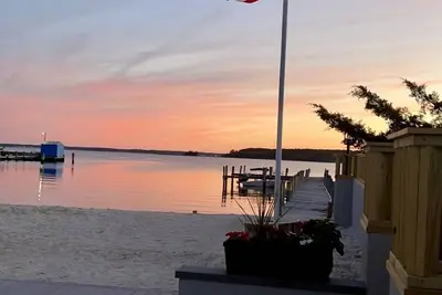 Image de Bord de l'eau sur la baie de Rehoboth! Plage privée / quai de bateau!