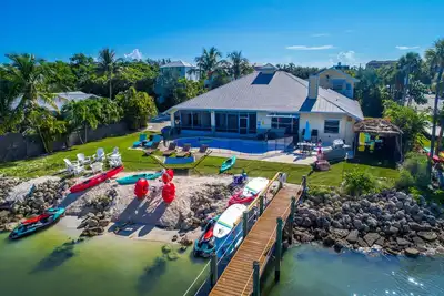 Image de Nouveau! Atlantica Bayside: 7br \/ 5ba Beach House, étapes 2 océan. Piscine chauffée et Dock!