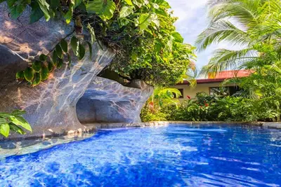 Image de Villa Centro - 7br \/ 7Bath - Spectaculaire piscine - privée et proche de tout!