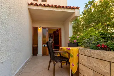Image de Appartement d'une chambre avec la terrasse et la vue sur le mer Jelsa, Hvar (A-4017-b)