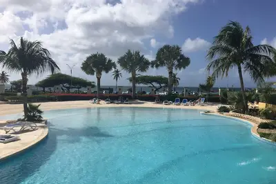 Image de Patio privé de luxe en bord de mer sur Eagle Beach