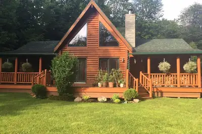 Image de Confortable une cabane en bois rond dans un quartier calme! <br>2 nuits minimum pour toutes les locations!