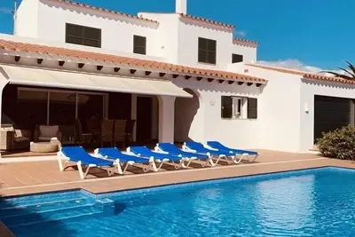 Image de Villa avec piscine privée et vue sur la mer