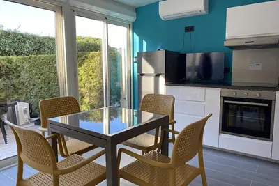 Image de Coquet Studio 4 Couchages Rez de Jardin, Parking, avec accès direct sur la Plage