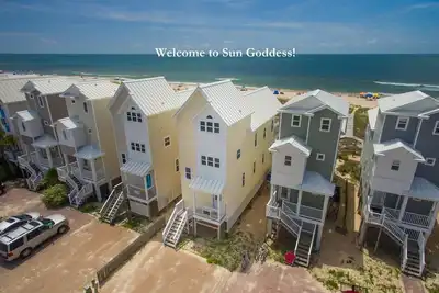 Sun Goddess, front de mer 3br / 3ba, bungalow acceptant les chiens, près du parc du phare!