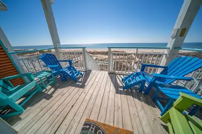 Image de Abiding Place, Beachfront 3br / 3ba, Animaux acceptés, peut accueillir jusqu'à 10!