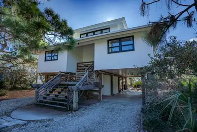 Image de Enfin, Beauté intemporelle 3br / 2ba avec accès facile à la plage et club-house avec piscine!