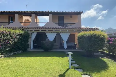 Image de Baja Sardinia, Costa Smeralda. Villa panoramique avec jardin donnant sur la mer