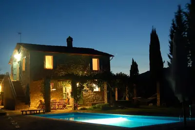 Image de Todi Nearby Ferme en pierre, avec piscine, jardin, buisson et Wi Fi