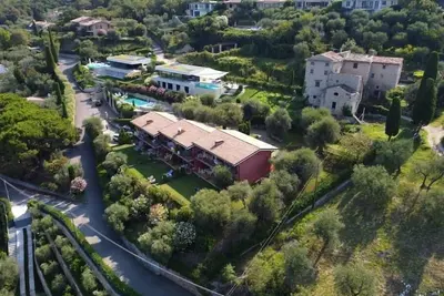 Image de Gianni with 2 bedrooms, in the ground floor with garden and lake view