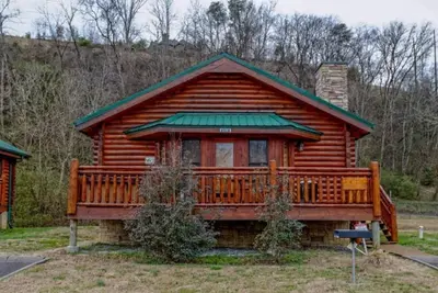 Image de Magnifique Studio Cabin - Près de la rivière et de la ville. Parfait pour les couples!