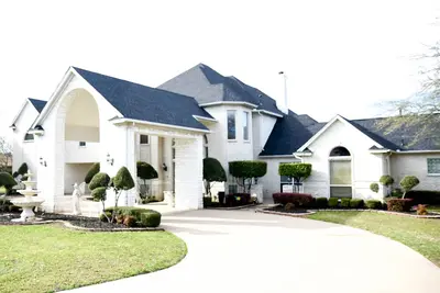 Image de Newhouse Manor Dallas Premier Location