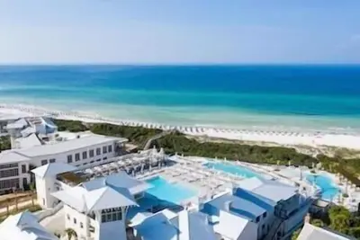 Image de Magnifique condo aquarelle 2 Br / en face du Beachclub / à côté de Wine World! !