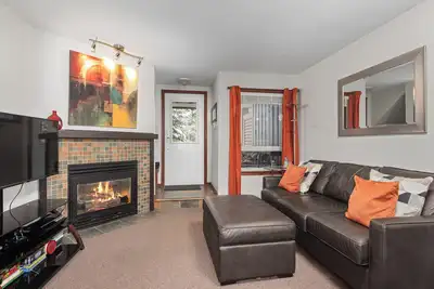 30 Glaciers Atteindre cette maison 2br a un bain à remous et une piscine dans le village de Whistler