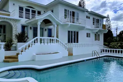 Image de Villa de 5 chambres avec piscine