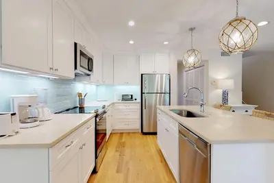 Image de Location de vacances Hilton Head entièrement rénovée!