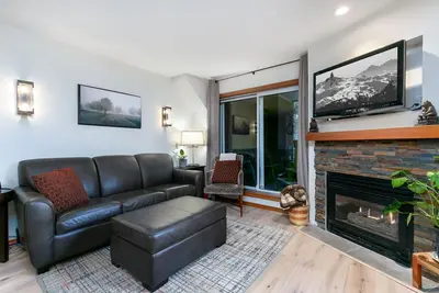 54 Glaciers Atteignez un 2br avec bain à remous et piscine à Whistler Village