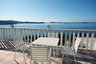 Image de Garçonnière avec la terrasse et la vue sur le mer Soline, Dubrovnik (As-4762-c)