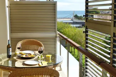 Image de With large balcony and great views - 300m from the beach