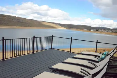 Image de Maison au bord du lac! Front de lac! Rien de tel disponible dans l'état!