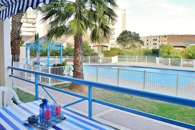 Image de Appartement T2 cosy avec piscine, terrasse, parking sécurisé proche plage et commerces - Le Lavandou