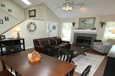 Image de Nouvelle Liste! Magnifique Villa De Deux Histoires Ă Tellico Village Golf Resort!