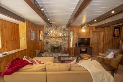 Image de Edelweiss Escape: 4 Br / 2 Ba maison / cabine à Tahoe City, pour 10 personnes