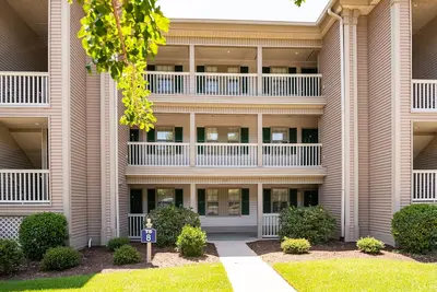 Image de Tb 8f Deuxième étage Condo True Blue Golf \/ Tennis \/ Piscine Accessible