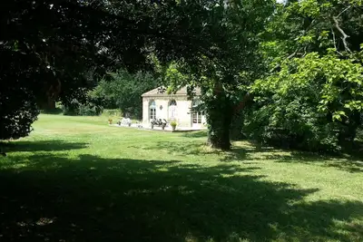 Image de Maison de caractère restaurée dans un  parc avec piscine privée chauffée